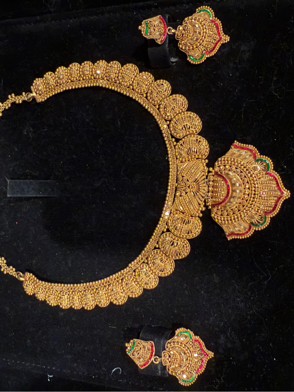 Gold-Tone Traditional Filigree Necklace Set with Red and Green Accents